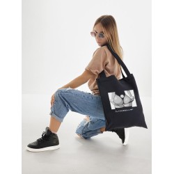 Шоппер аниме тянка и кролик каваи с принтом тян rabbit anime girl hentai merch с японскими иероглифами kawaii kawai черный, y2k стритстайл сумка для шопинга и покупок тканевая женская мужская кэжуал.