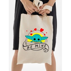 Шоппер с принтом Малыш Йода из Star wars и надписью Be mine на День Валентина бежевый. Шоппер c прикольной картинкой Звездные войны в стиле y2k для молодежи.
