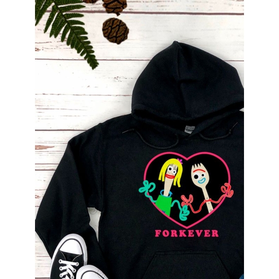 Худи с принтом История игрушек на День Валентина оверсайз черное. Худи унисекс с сердцем и персонажем Вилкинс в стиле street style для молодежи.