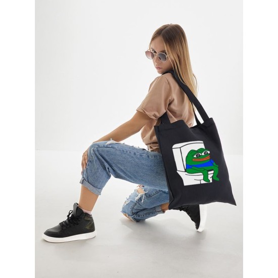 Шоппер лягушка Пепе и лягушонок на унитазе мем и прикол с принтом pepe frog meme черный, стритстайл мемная сумка для шопинга и покупок тканевая женская и мужская кэжуал стрит стайл y2k style casual.