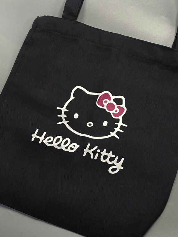 Сумка шоппер черный Аниме Hello Kitty Куроми дрейн тканевая с принтом Хелло Китти геншин импакт однотонный мягкий большая с надписью Хело Кити через плечо с котом bts токийские мстители