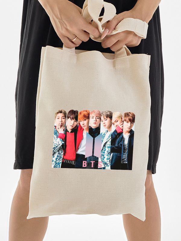 Шоппер BTS Bangtan boys БТС мемберы к поп kpop кпоп бежевый. Сумка с принтом k pop Jimin RM Rap Monster V Taehyung Jungkook J-hope Suga Yoongi Jin Чимин Чонгук Техен Хосок Шуга Джин мужская и женская.