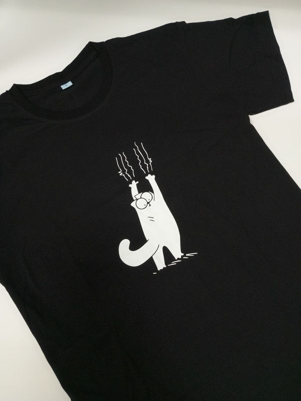 Футболка с котом царапающимся