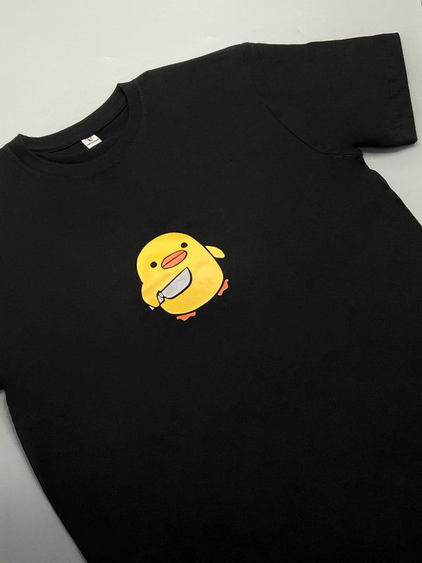 Футболка с надписью Утенок с ножом и рисунком