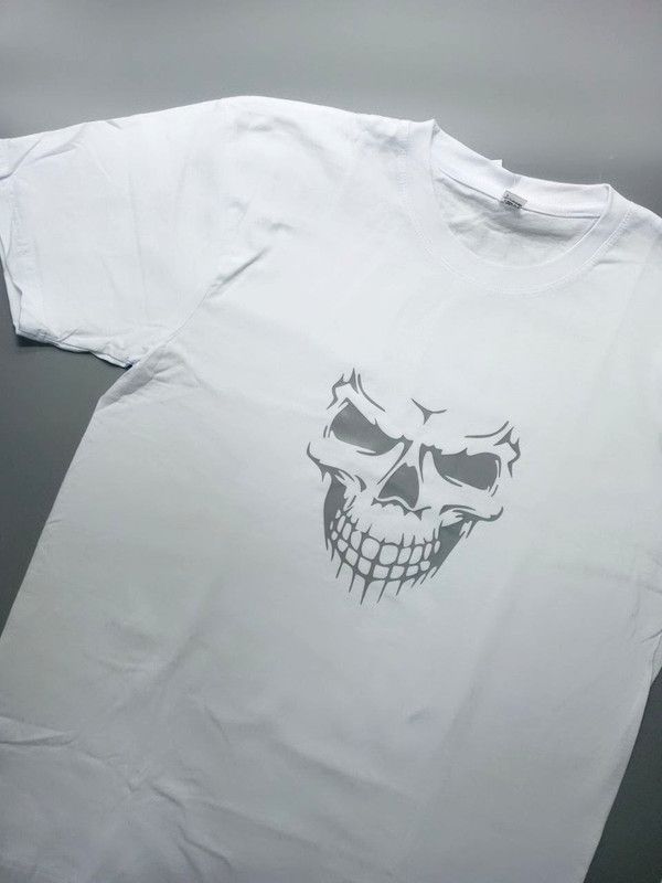 Модная футболка с принтом Череп