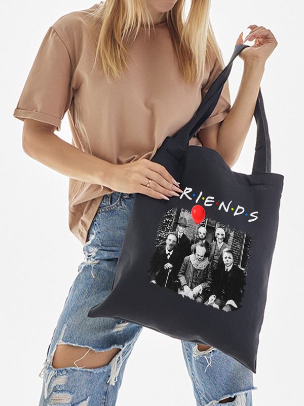 Шоппер с принтом Персонажи из страшного кино и надписью Friends черный. Шоппер с героями ужастиков для фанатов horror movies street style.