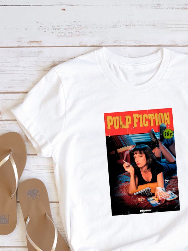 Футболка криминальное чтиво pulp fiction y2k style с принтом 90 s vibe в стиле 90 х aesthetic мода образ 90х ретро эстетика, белая женская и мужская стрит стайл прикольная андеграунд одежда кэжуал.